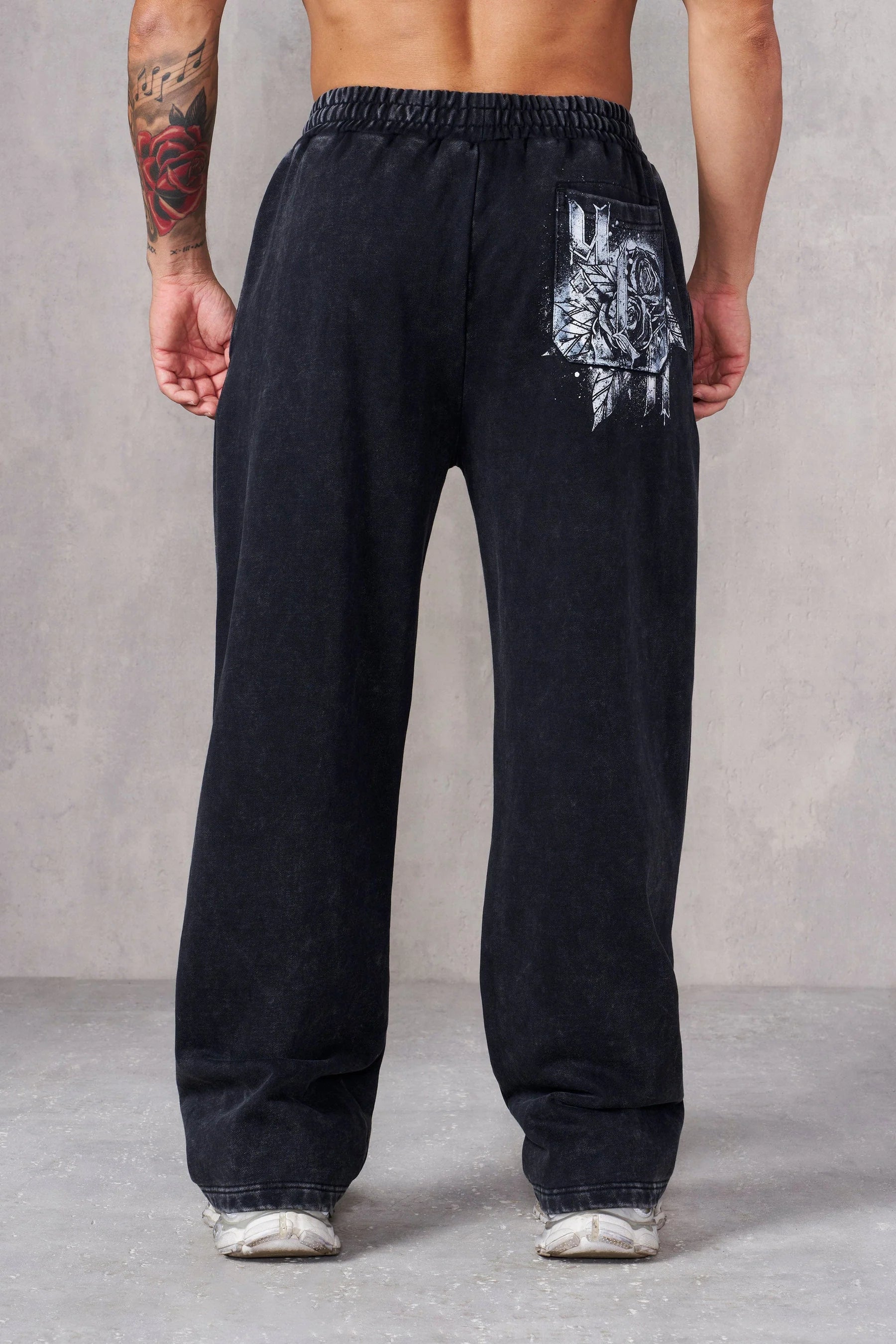 DYNASTY SWEATS BLACK